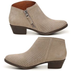 Lucky Brand Brielley Leather Bootie Ankle Boots Perforated Stacked Block Heel 9M